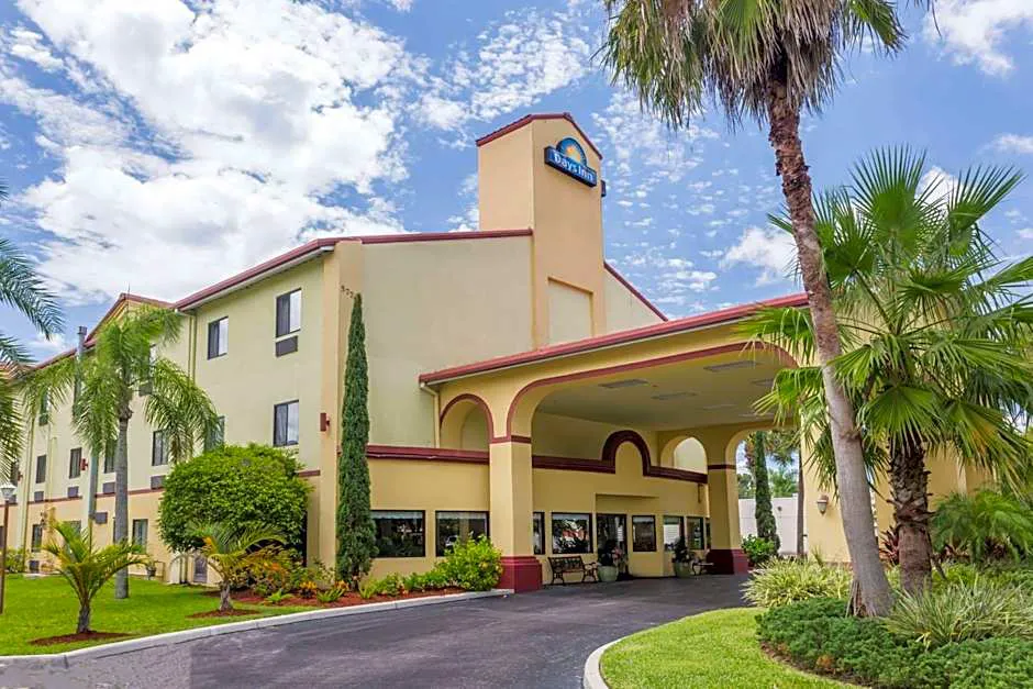 Days Inn by Wyndham Sarasota I-75 hotel hero