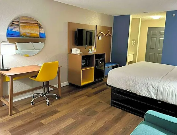 Days Inn by Wyndham Sarasota I-75 hotel detail image 4