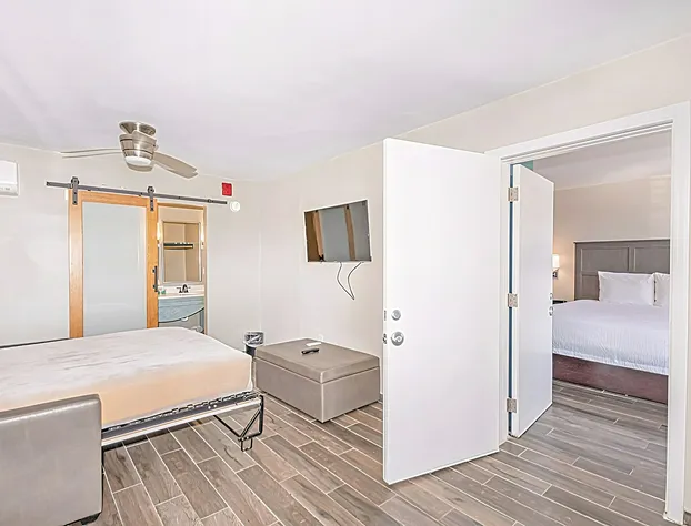 Seven Hills Suites hotel detail image 4