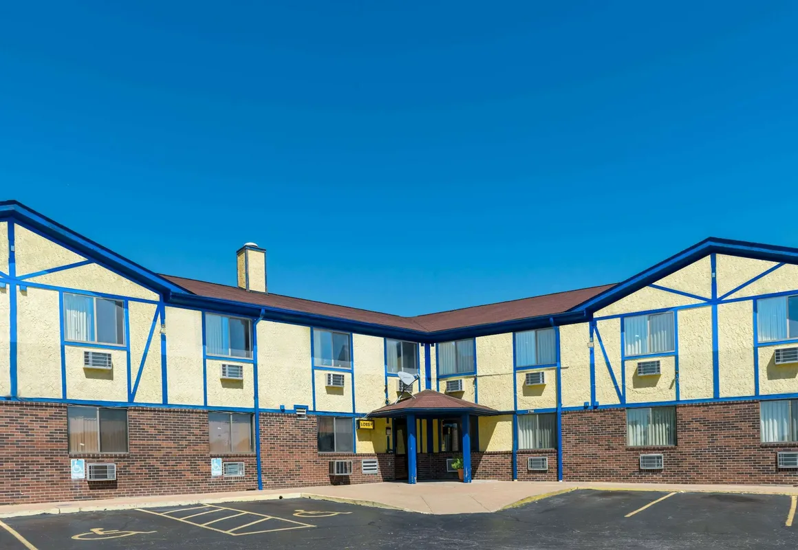 Knights Inn Ferguson hotel hero