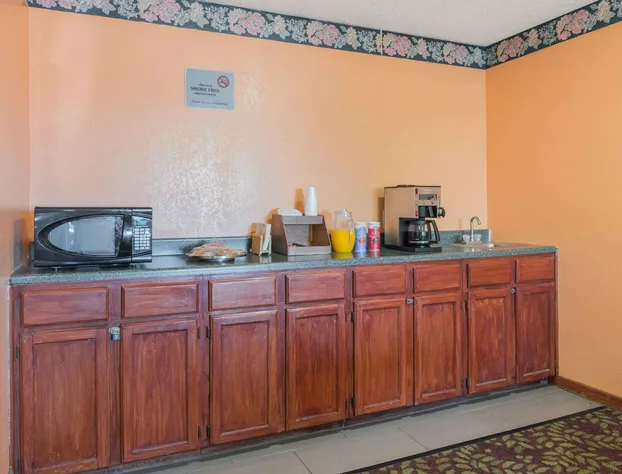 Knights Inn Ferguson hotel detail image 4