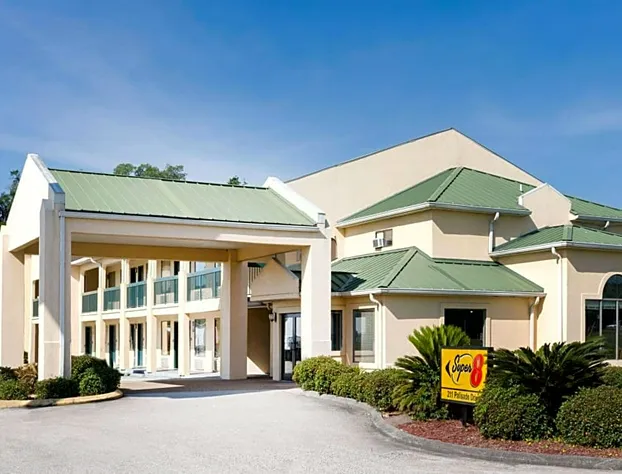 Super 8 by Wyndham Brunswick South/I-95 hotel detail image 1