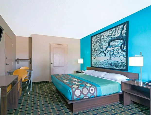 Super 8 by Wyndham Brunswick South/I-95 hotel detail image 4