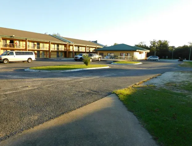 Camilla Inn & Suites hotel detail image 3