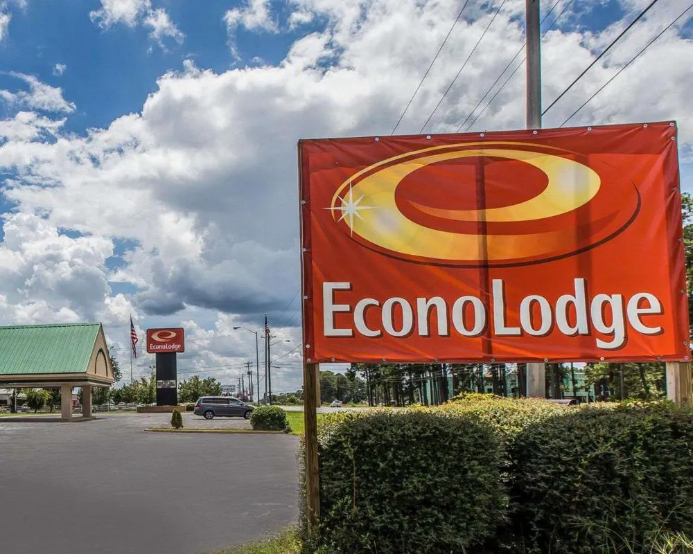 Econo Lodge Douglas hotel hero