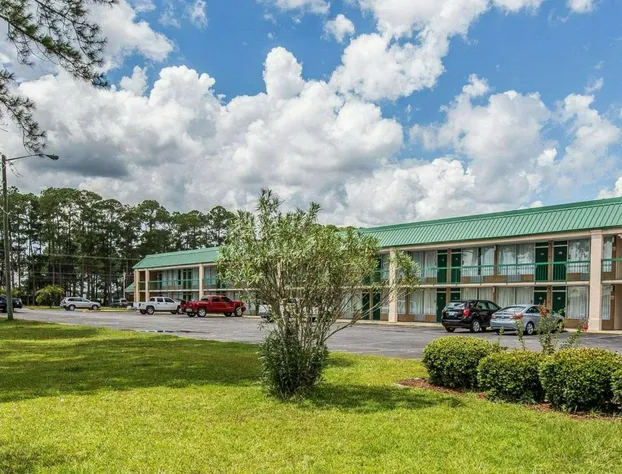 Econo Lodge Douglas hotel detail image 1