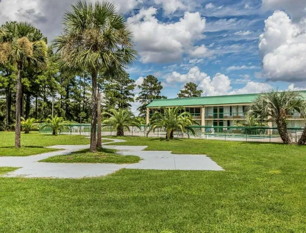 Econo Lodge Douglas hotel detail image 2