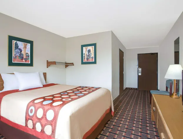 Super 8 by Wyndham Douglas hotel detail image 3