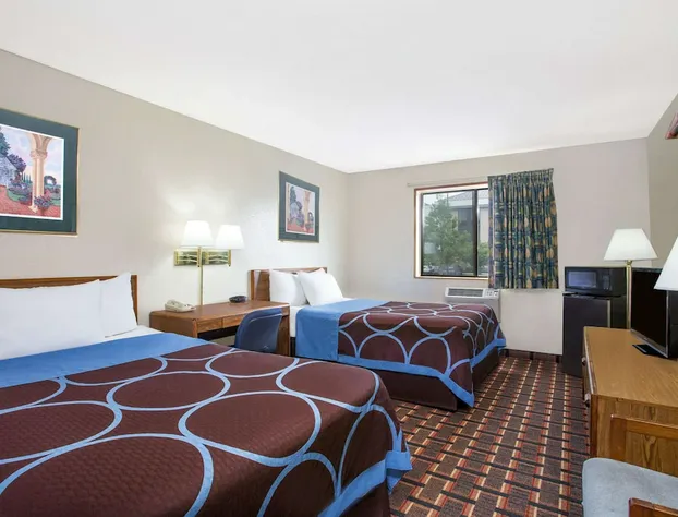 Super 8 by Wyndham Douglas hotel detail image 3