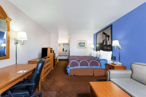 Super 8 by Wyndham Cleburne hotel detail image 2