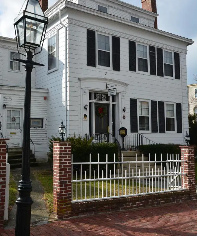 Historic Hill Inn hotel hero