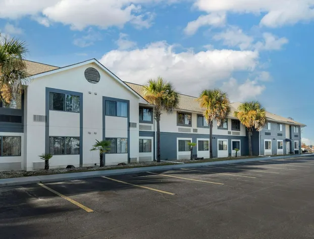 Comfort Inn & Suites - near Robins Air Force Base Main Gate hotel detail image 1