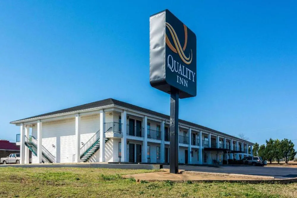 Quality Inn hotel hero