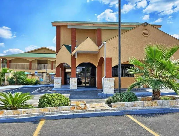 Travelodge by Wyndham Austin South hotel detail image 1