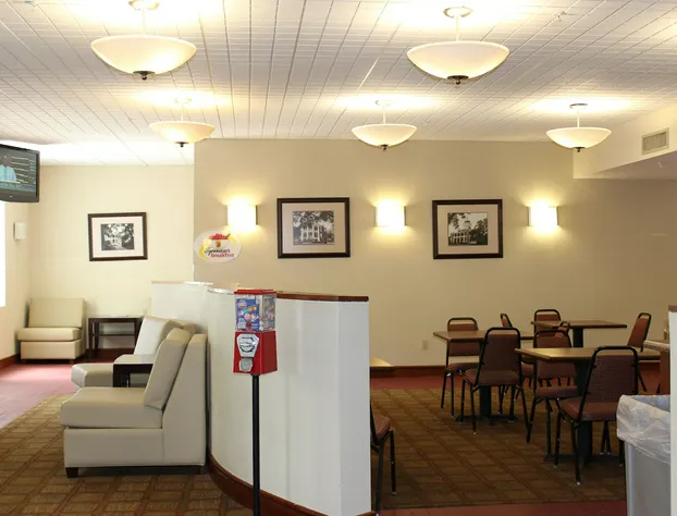 Super 8 by Wyndham Natchez hotel detail image 4