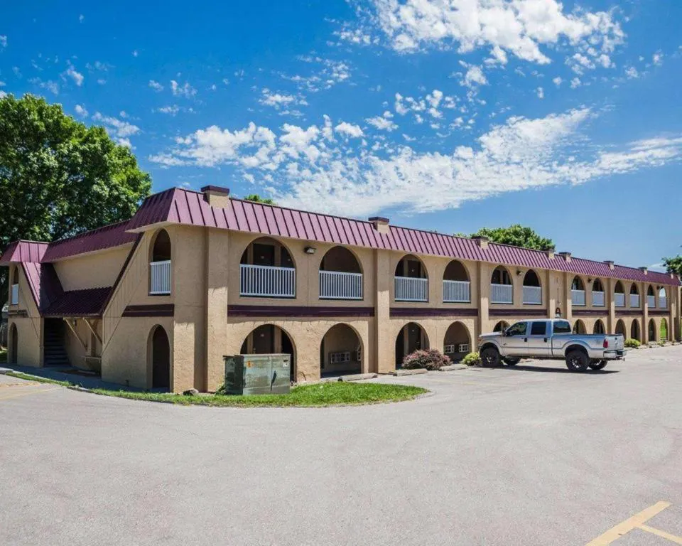 Econo Lodge Urbandale hotel hero
