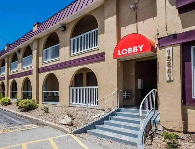 Econo Lodge Urbandale hotel detail image 1