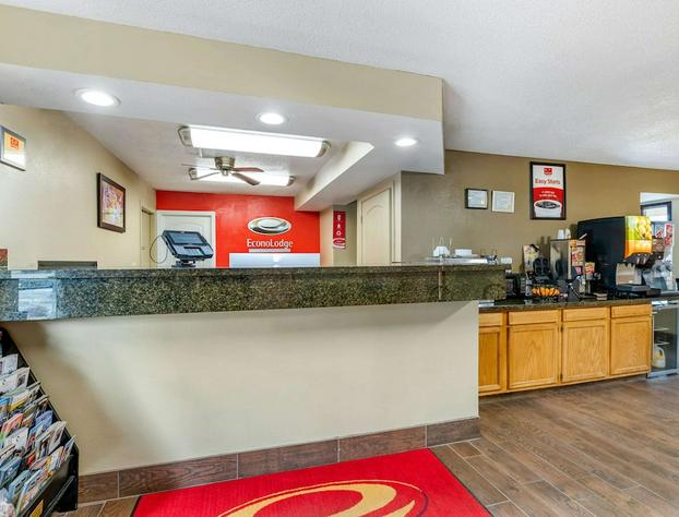 Econo Lodge Urbandale hotel detail image 1