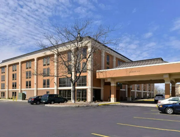 Quality Inn & Suites Matteson near I-57 hotel detail image 1