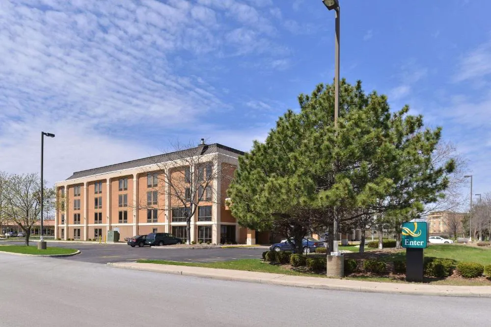 Quality Inn & Suites Matteson near I-57 hotel hero