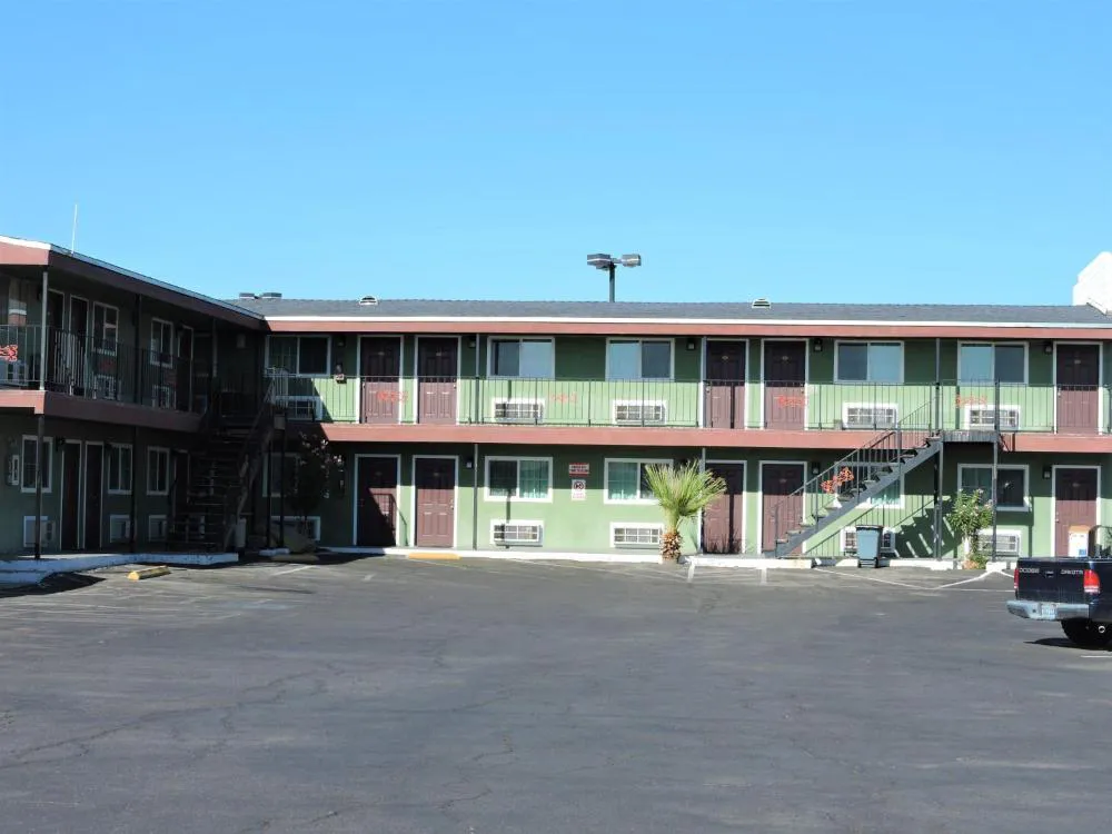 American Inn Motel hotel hero