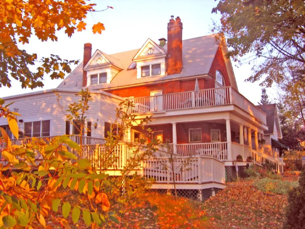 Greenbriar Inn hotel hero