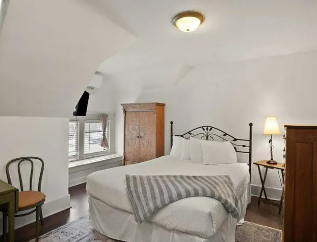 Greenbriar Inn hotel detail image 4