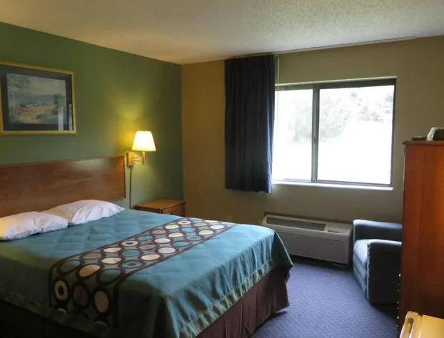 Super 8 by Wyndham Macomb hotel detail image 3