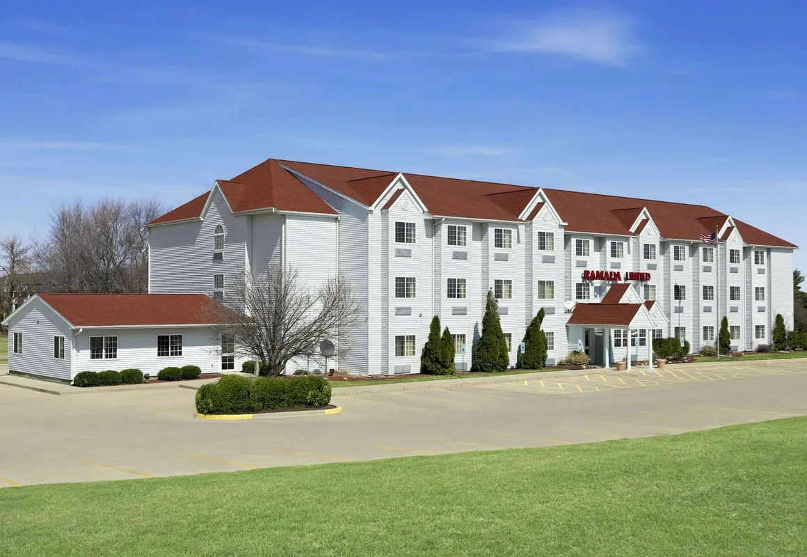 Ramada Limited by Wyndham, Bloomington I-55 & I-74 IL hotel hero