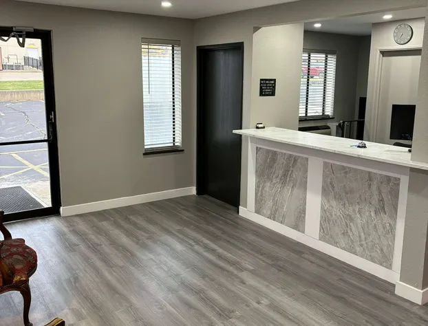 Super 8 Springfield North I-44 hotel detail image 2