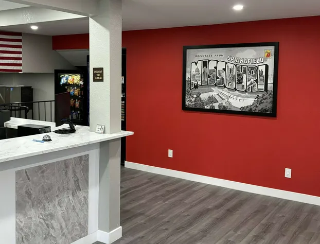 Super 8 Springfield North I-44 hotel detail image 4