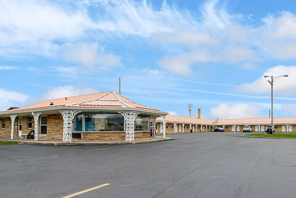 Highway Inn hotel hero