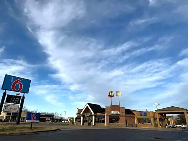 Motel 6 Clarksville, TN hotel hero