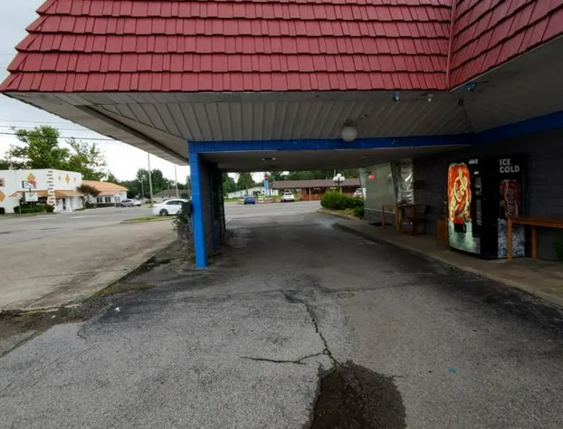 Gray Plaza Motel hotel detail image 1