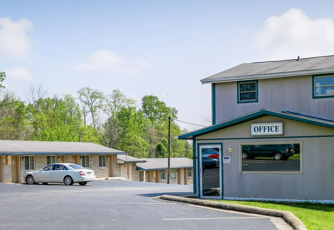 Economy Inn of Bloomington hotel hero