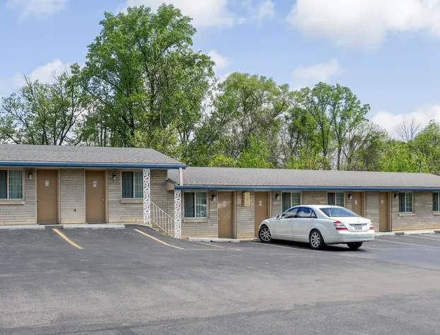 Economy Inn of Bloomington hotel detail image 1