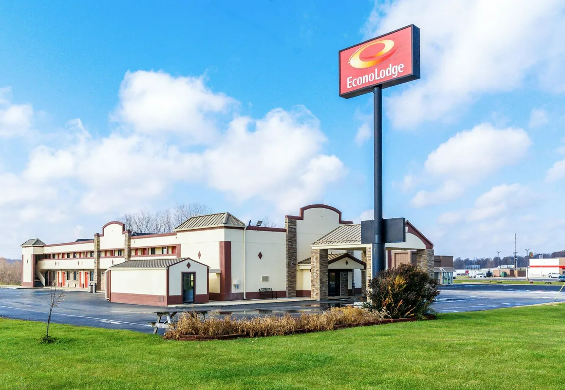 Econo Lodge Cloverdale hotel hero