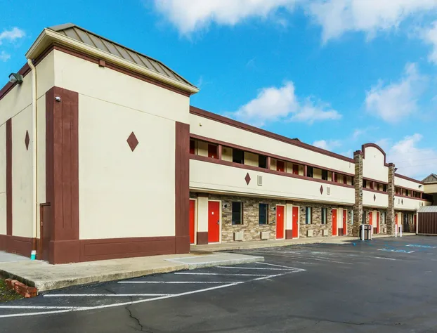 Econo Lodge Cloverdale hotel detail image 4