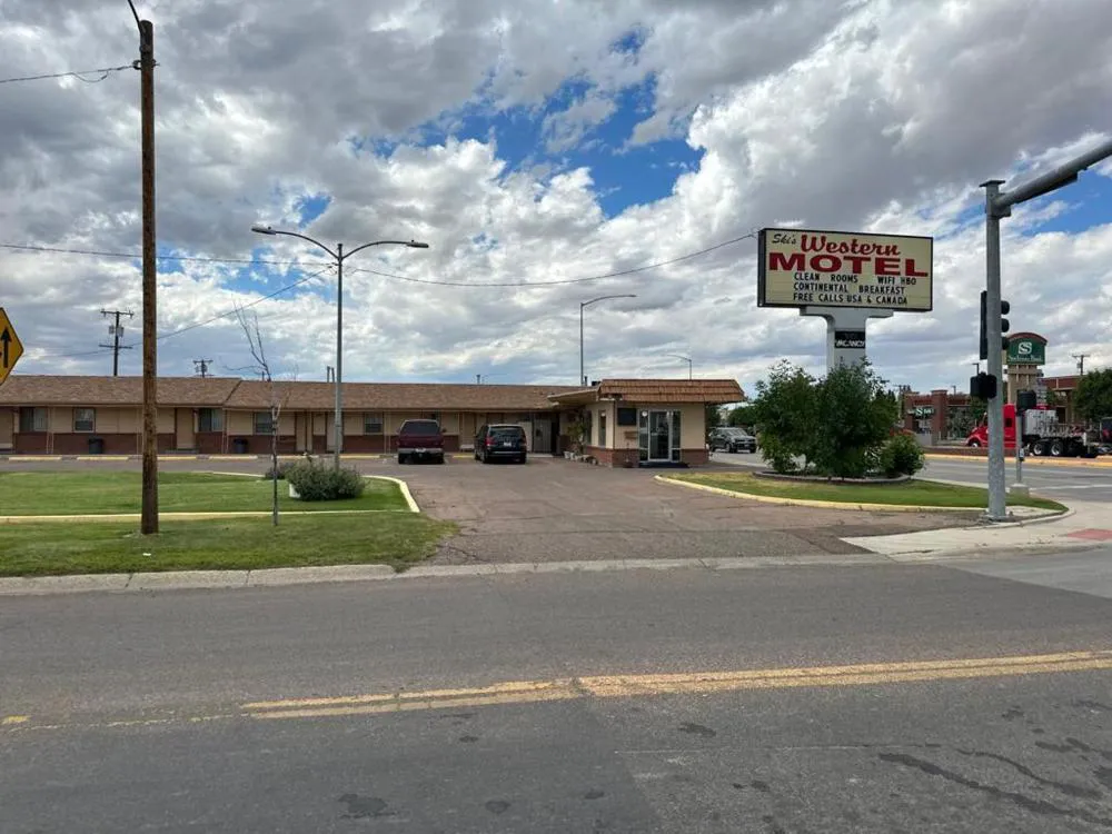 Ski's Western Motel hotel hero