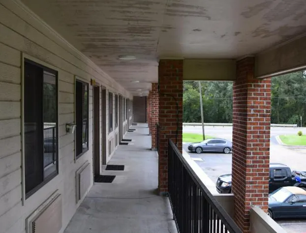 Value Inn Livonia hotel detail image 4