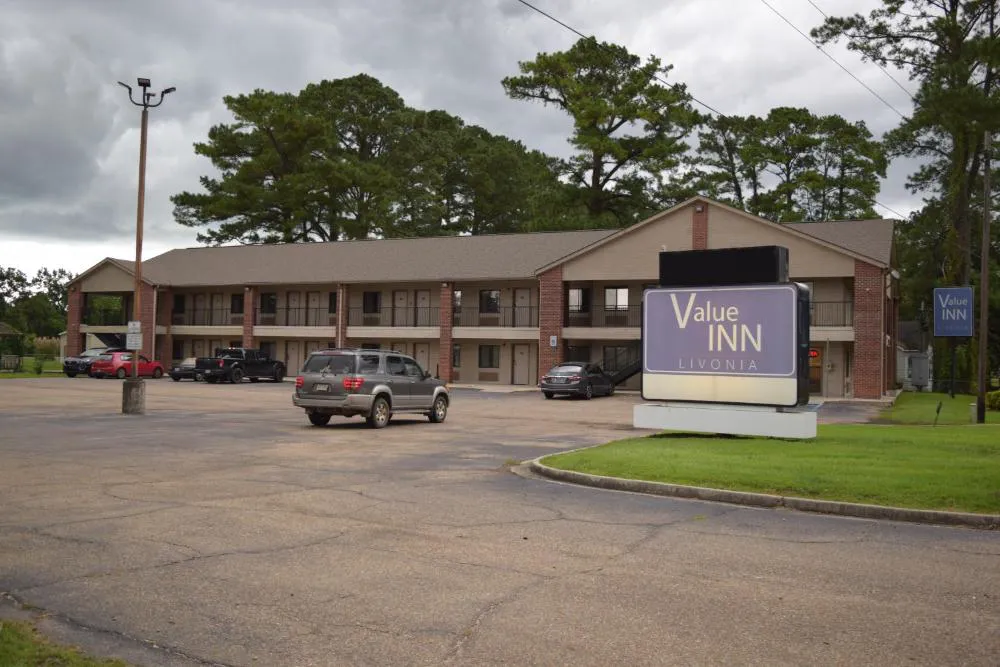 Value Inn Livonia hotel hero