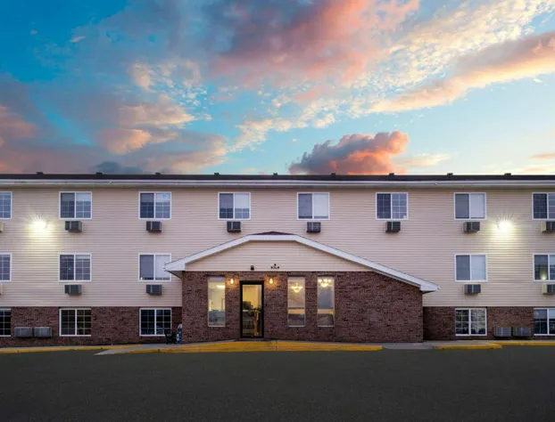 Super 8 by Wyndham Clinton hotel detail image 2