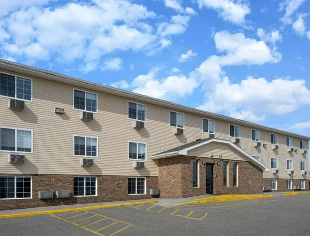 Super 8 by Wyndham Clinton hotel detail image 3