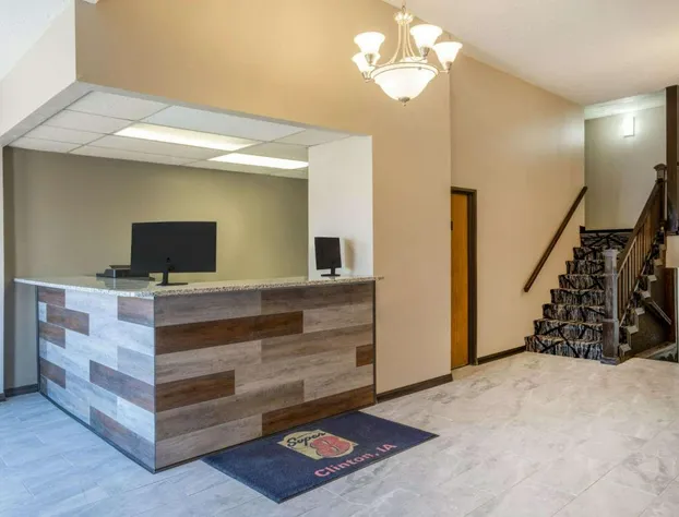 Super 8 by Wyndham Clinton hotel detail image 4