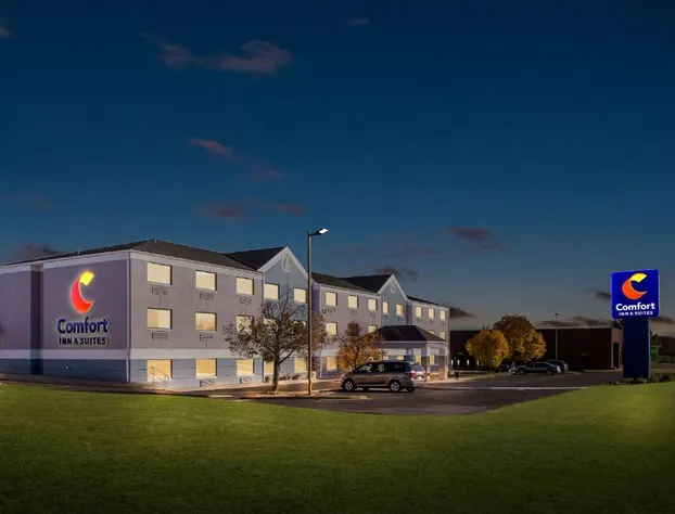 Comfort Inn & Suites Mason City - Clear Lake hotel detail image 1