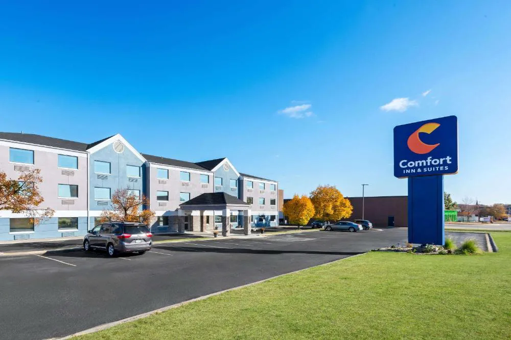 Comfort Inn & Suites hotel hero