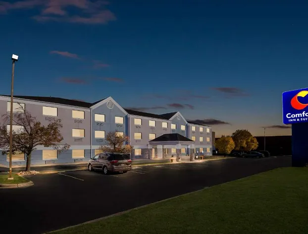 Comfort Inn & Suites hotel detail image 1