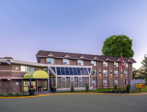 Super 8 by Wyndham Toronto East ON hotel detail image 3