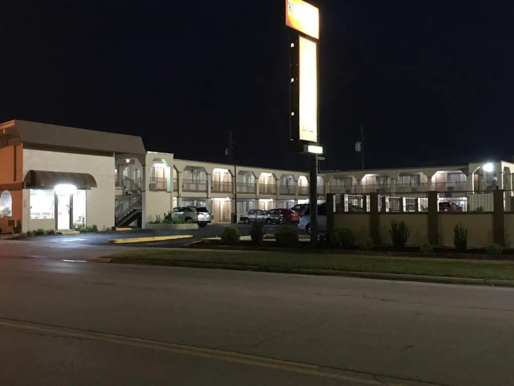 Hutchinson Inn hotel hero