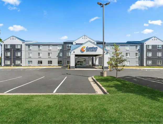 Comfort Inn & Suites Olathe - Kansas City hotel detail image 1